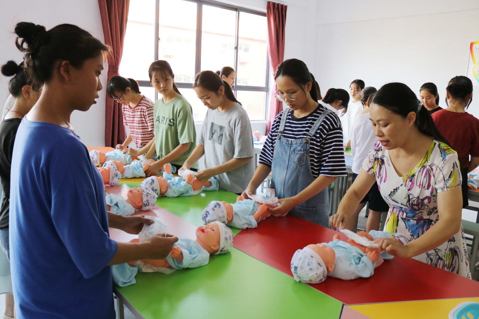 婴幼儿保健实训室.JPG