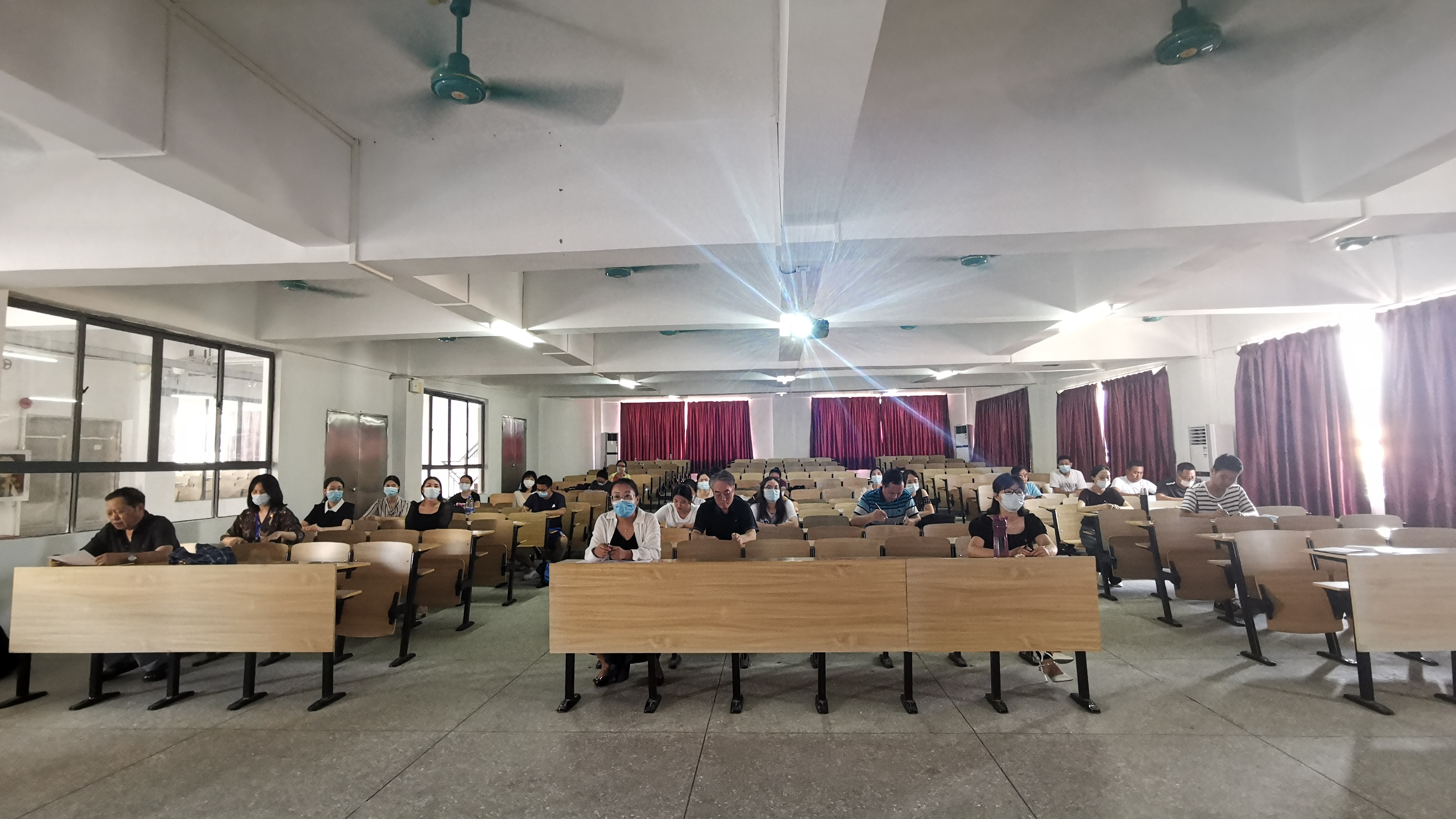 4.全体教师.jpg 4.全体教师.jpg