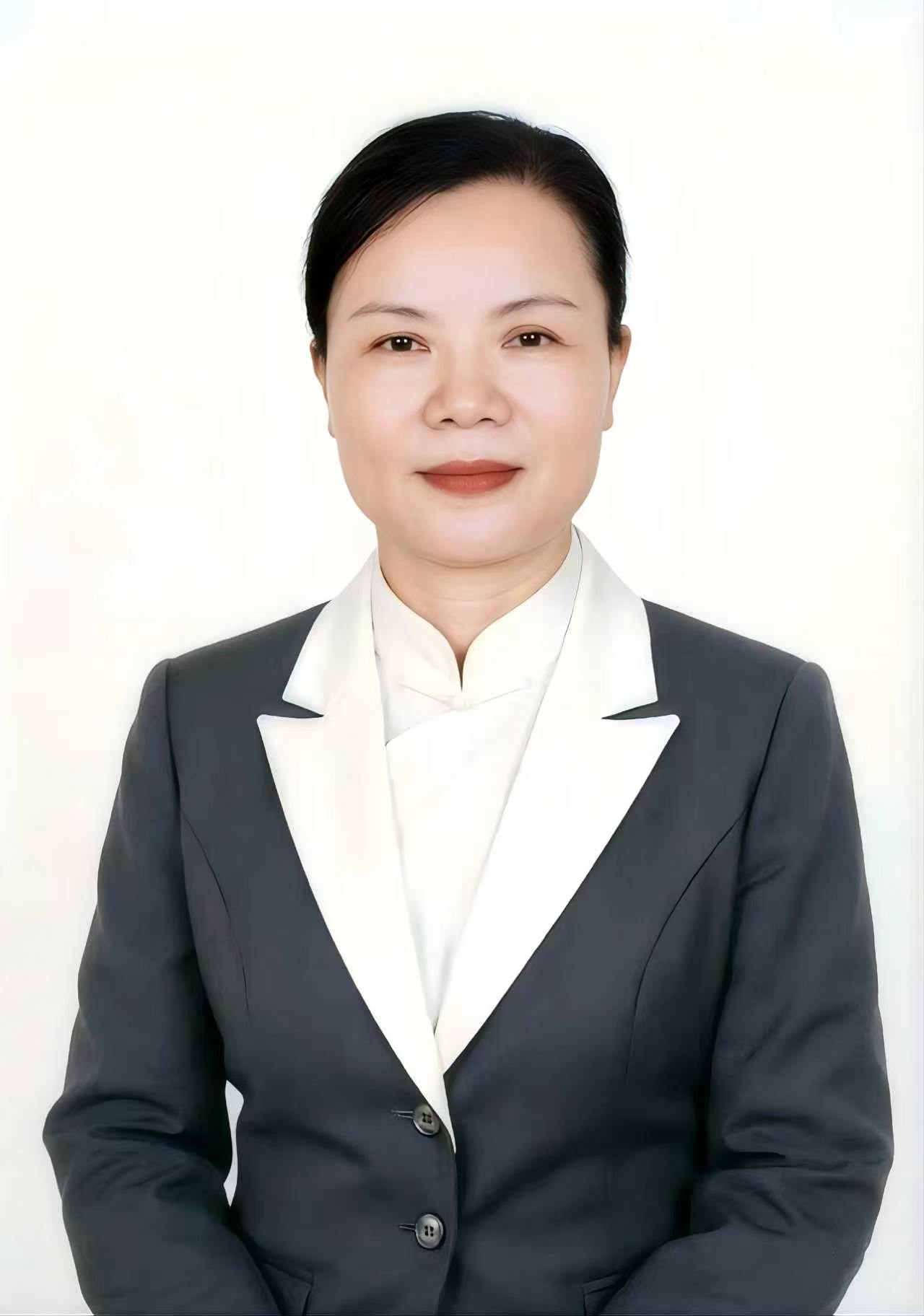 黄艺.jpg